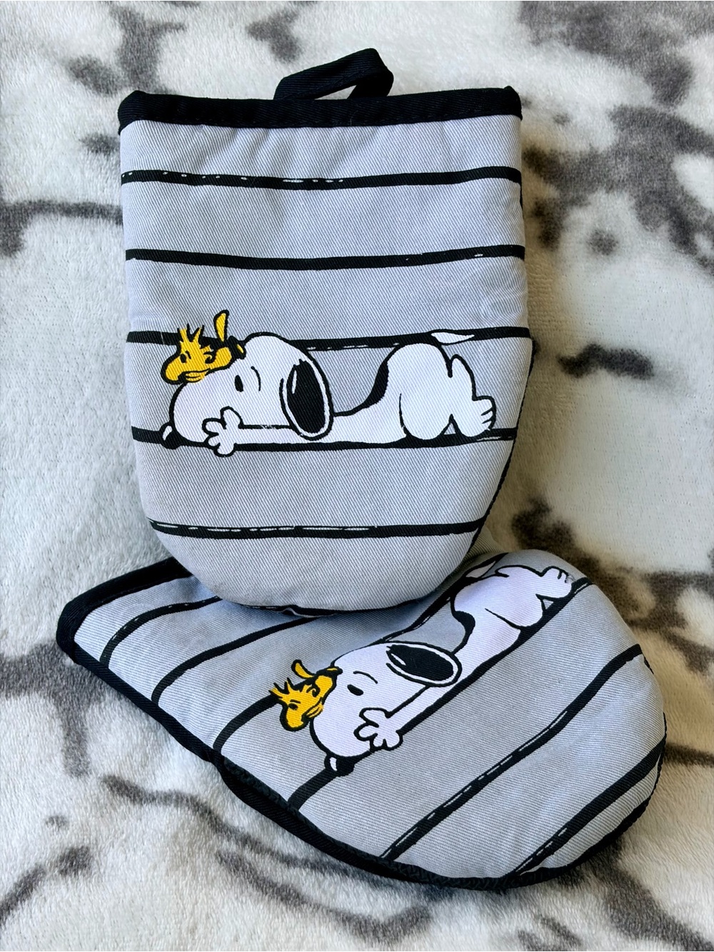 Peanuts Lazy Days 2 Pack/Set of 7” Mini Oven Mitts/NWOT/Never Used